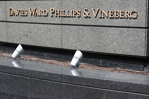 Nom du bureau en bas de la Tour